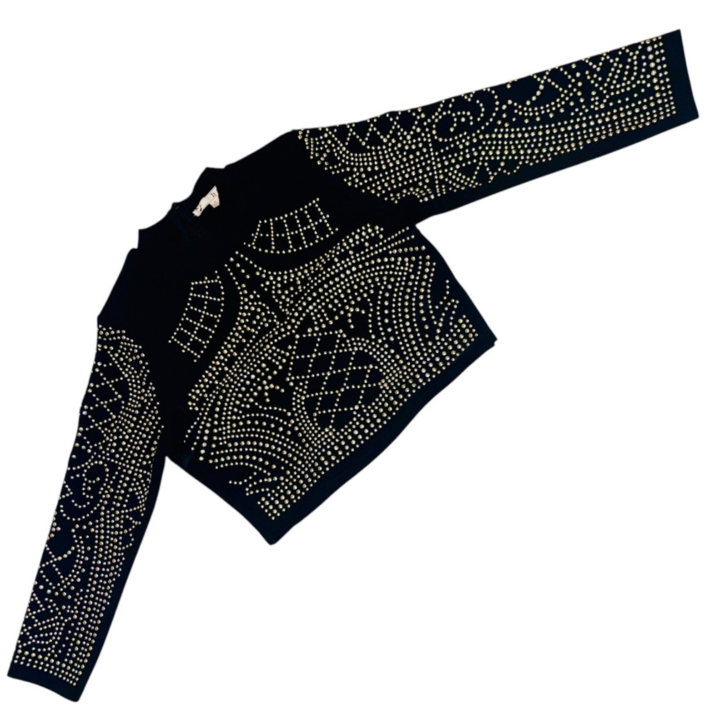 It Girl ✨$4 when bundled✨ long sleeve embellished studded crop top